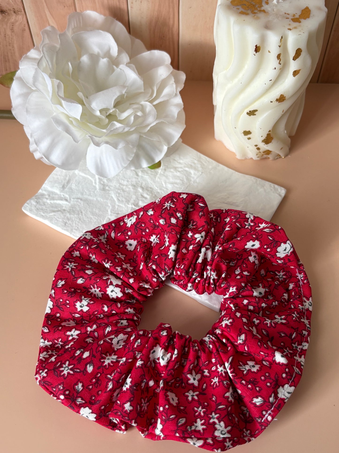 Chouchou fleuri rouge