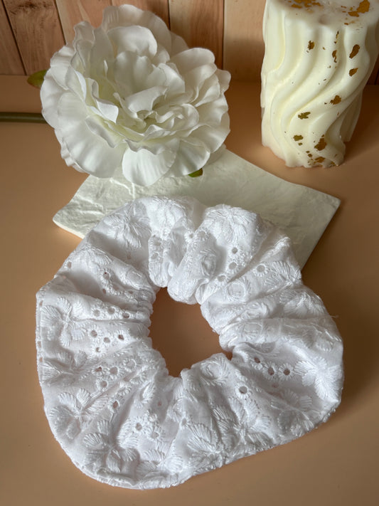 Chouchou brodé blanc