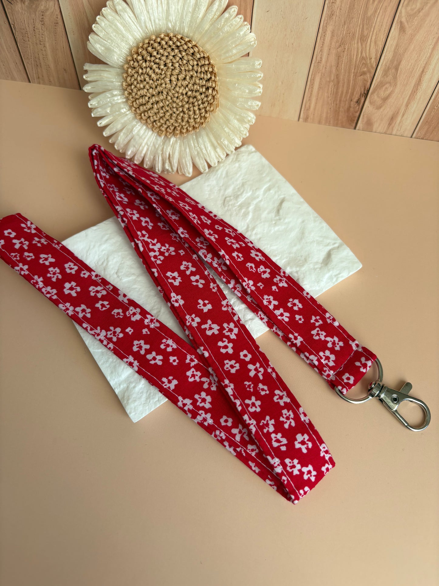 Porte badge fleuri rouge