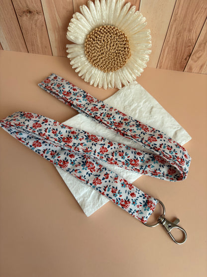 Porte badge blanc fleuri