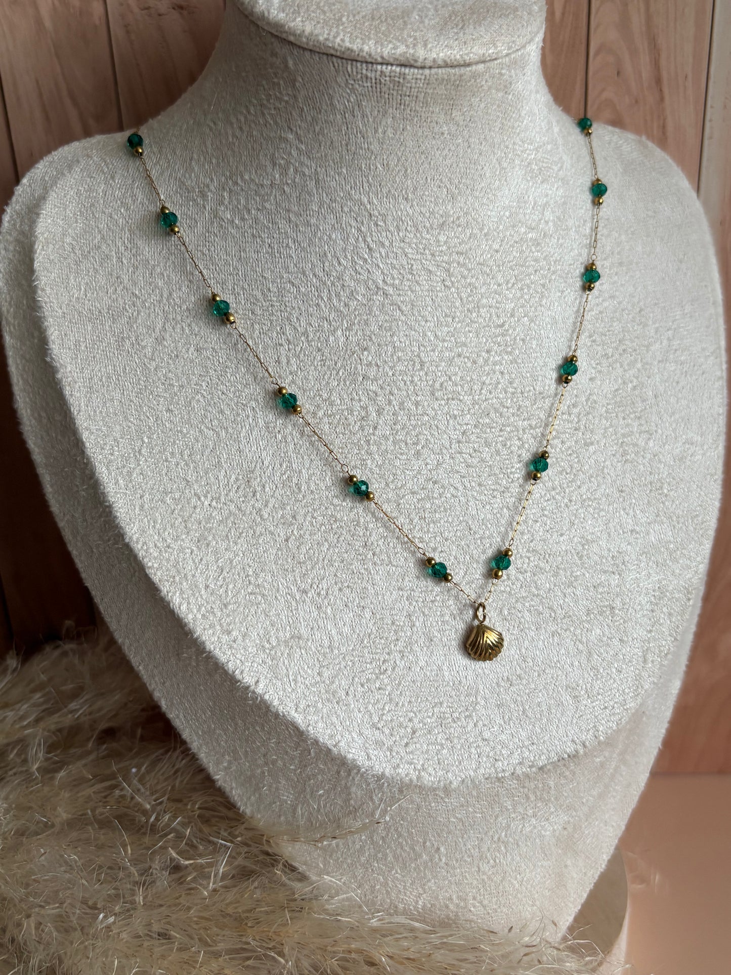 Collier COQUILLAGE et Perles vertes